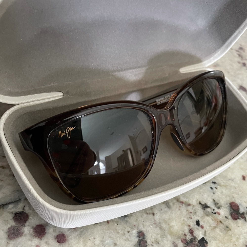 Maui Jim sunglasses- lightly used (no scratches)